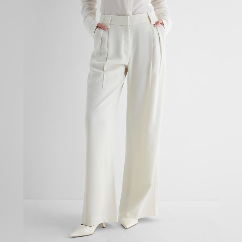 Express Stylist Wide leg, High rise.
